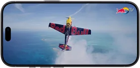 iPhone 18 Pro, mode paysage, photo d’un avion de voltige volant à la verticale dans le ciel au-dessus de la mer.