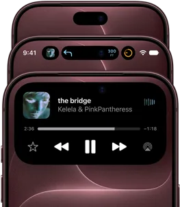 Trois iPhone 18 Pro bordeaux disposés en éventail pour montrer différents modes de Dynamic Island : désactivé, réduit, agrandi