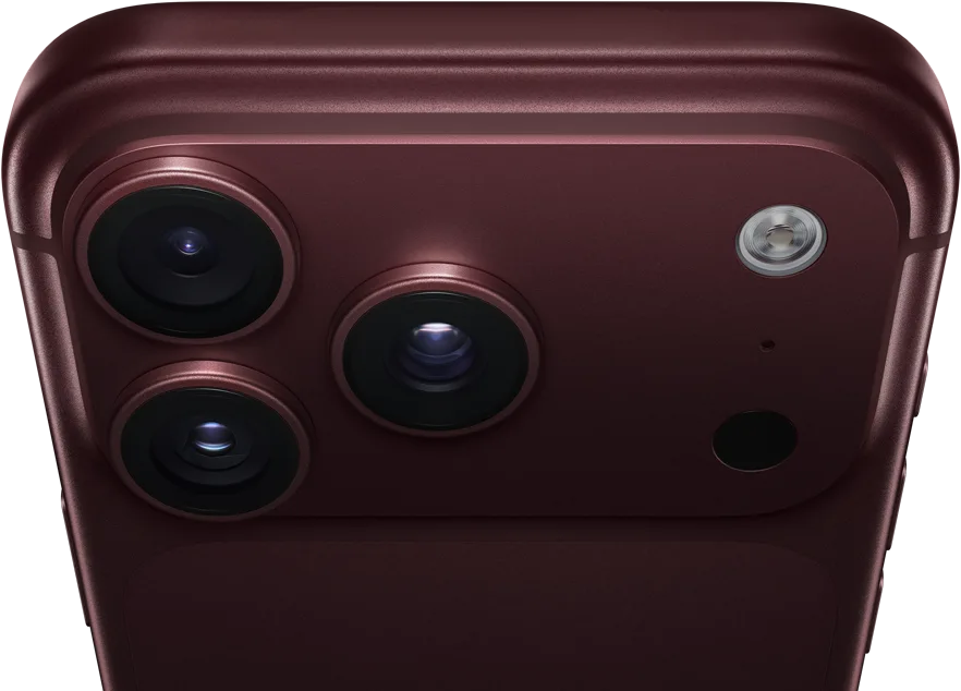 iPhone 18 Pro Max, finition bordeaux (rouge foncé), face arrière, système caméra Pro Fusion au sommet, 3 objectifs, lamelles d’ouverture variable partiellement fermées, flash, micro et scanner LiDAR, face supérieure, antenne cellulaire, côtés plats, bords arrondis