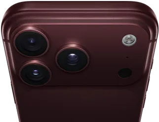 iPhone 18 Pro Max, finition bordeaux (rouge foncé), face arrière, système caméra Pro Fusion au sommet, 3 objectifs, lamelles d’ouverture variable partiellement fermées, flash, micro et scanner LiDAR, face supérieure, antenne cellulaire, côtés plats, bords arrondis
